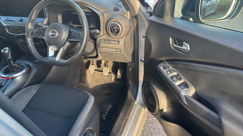 Nissan Juke 1.0 DiG-T N-Connecta 5dr Petrol Hatchback